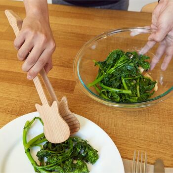 Ξύλινη τσιμπίδα για φαγητό και σαλάτα Κιθάρες | Gadgets Κουζίνας στο Gadget Box
